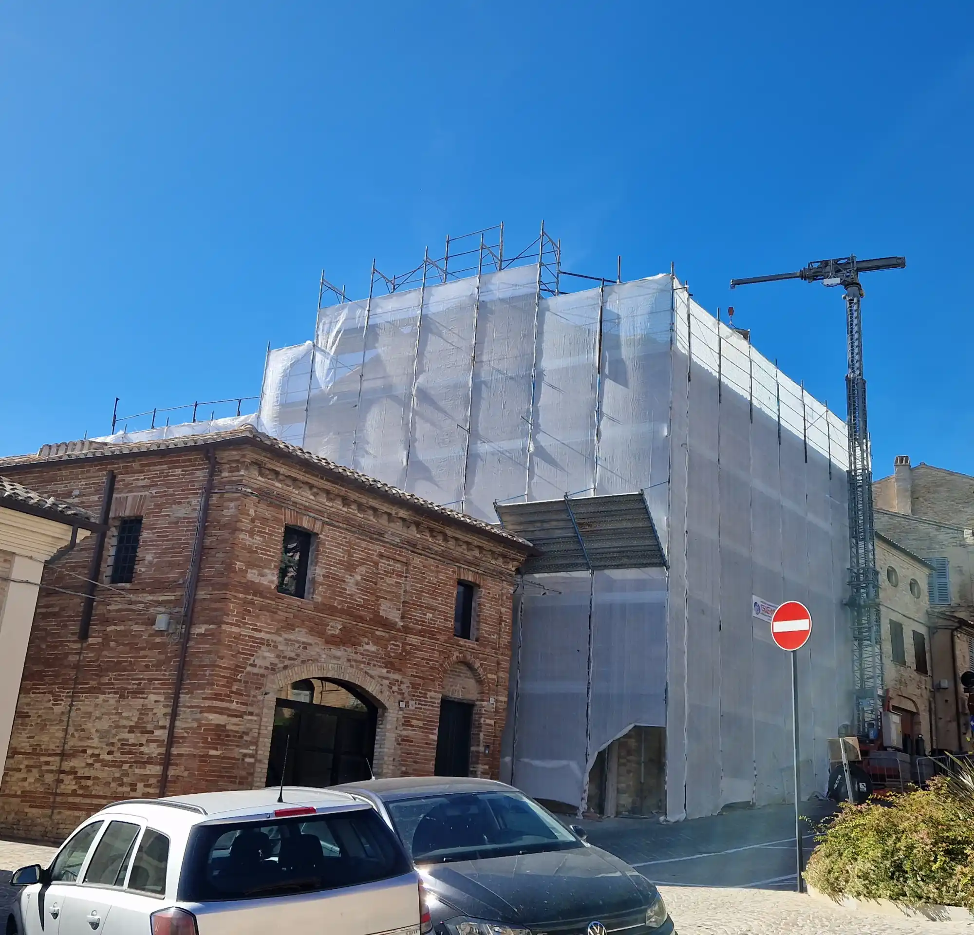 Ponteggi a Civitanova Marche, Piazza Garibaldi
