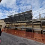 Ponteggi a Monsampietro Morico, Corso Umberto