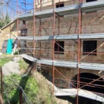 Montaggio ponteggi a Gagliole, Località Molino