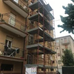 Ponteggi a Macerata, Via De Angelis