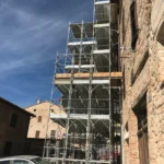 Impalcatura a Sarnano, Via Largo Decio Filipponi, 27
