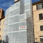 Impalcatura a Sarnano, Via Largo Decio Filipponi, 27
